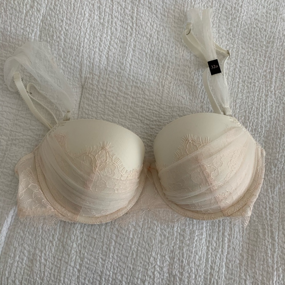 BRAND NEW Victoria secret bra